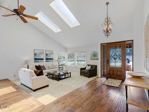 4th image of 3320 Casino Dr