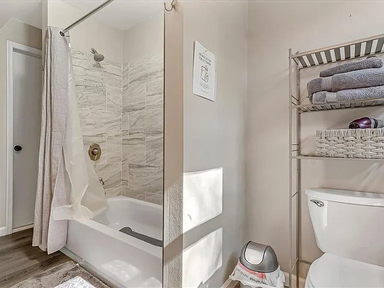 115 White Oak Ct — Photo 23