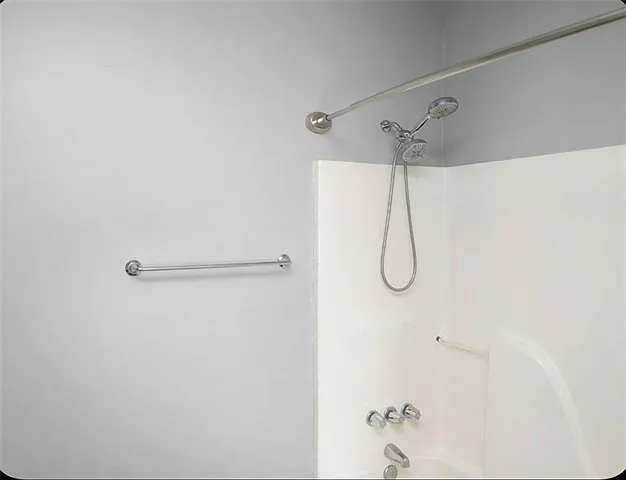 429 Chalmette St — Photo 14