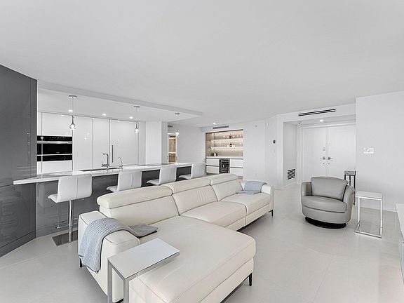 5th image of 550 S Ocean Boulevard S #906