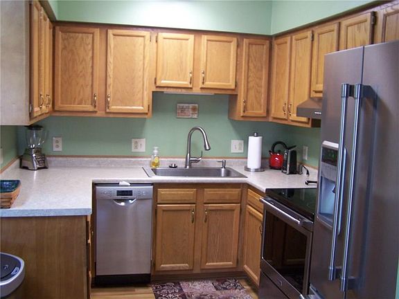 5th image of 1057 E Apple Blossom Ln