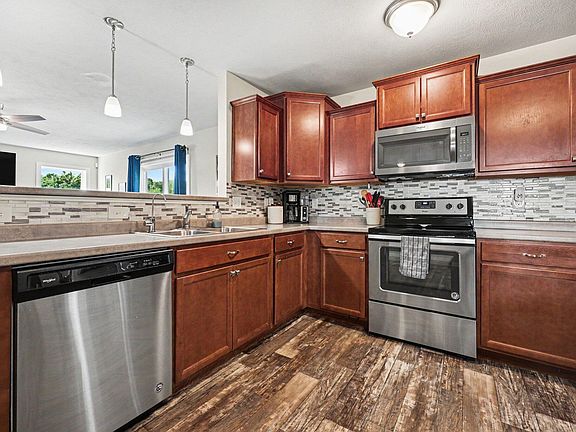 4th image of 11157 Meadow Wood Cir