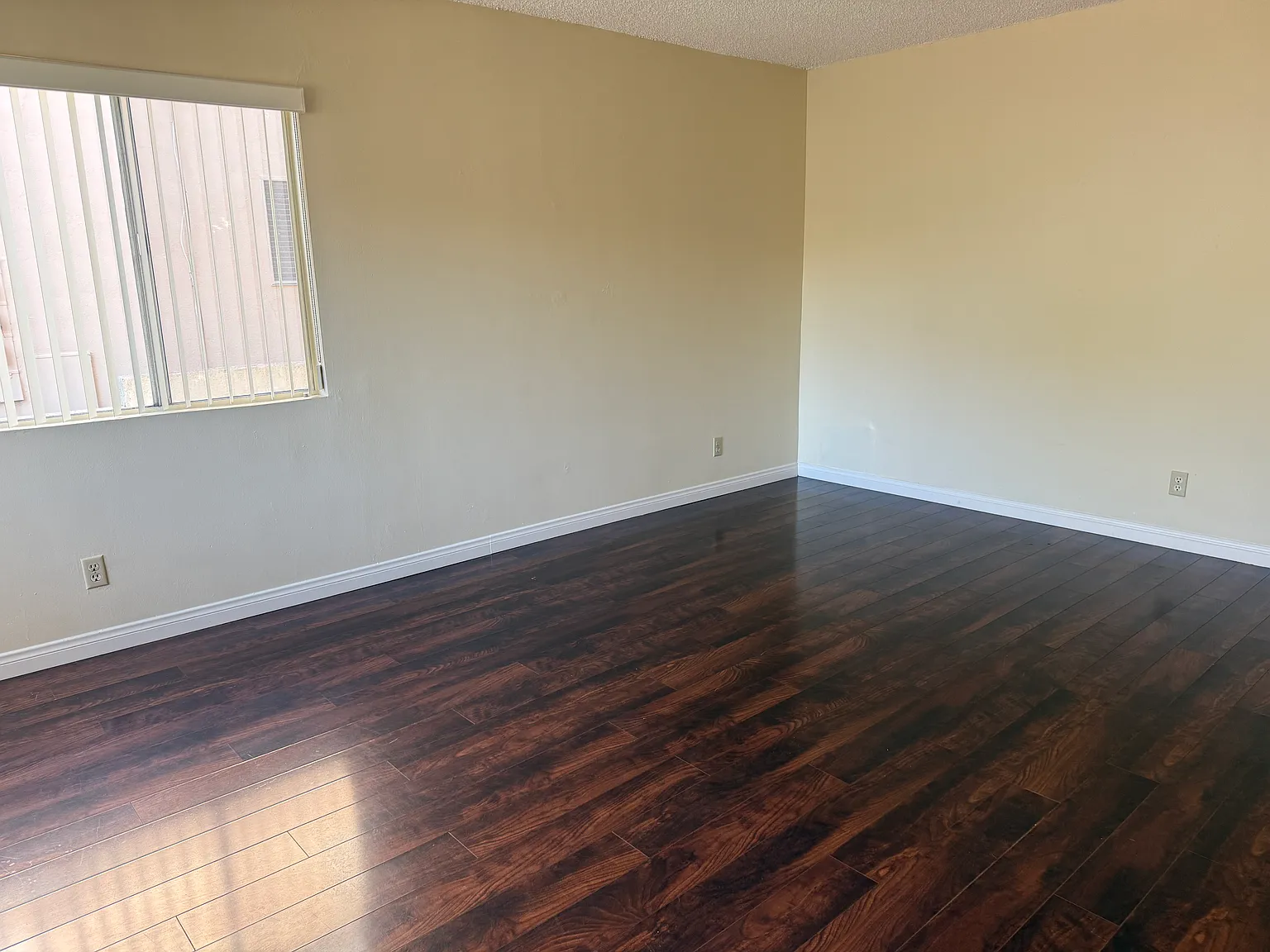 2 bed, 950 sqft, $2,300 — Photo 4