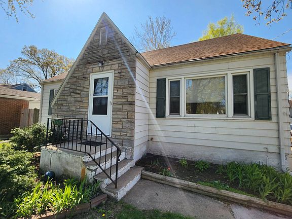 3rd image of 1212 Creston Ave