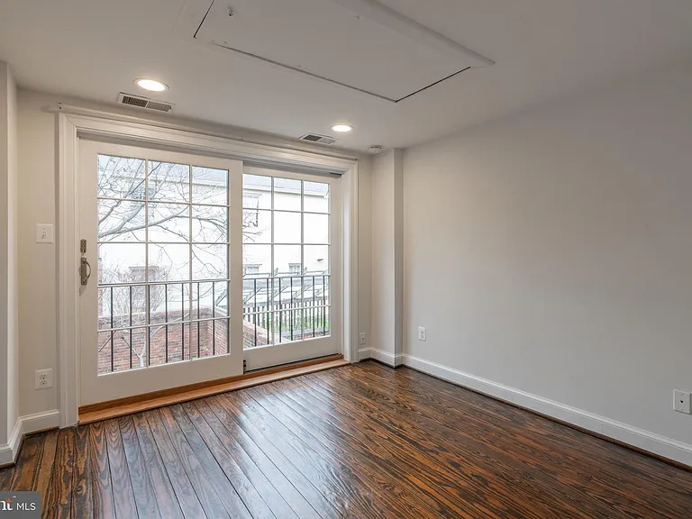 511 Wilkes St — Photo 16