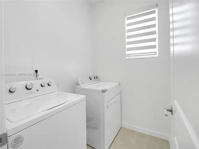 879 SE 26th Ter — Photo 9