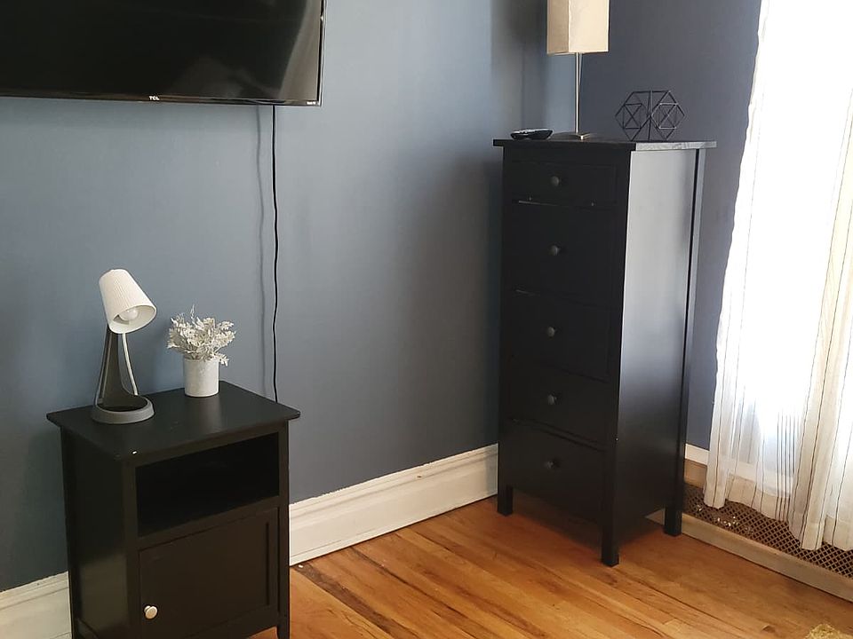 2nd image of 271 W 124th St