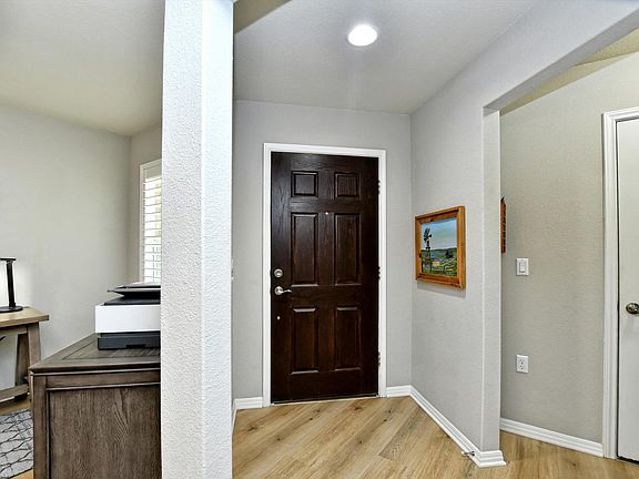 4th image of 231 Hobby St
