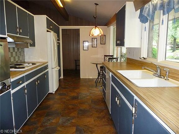 5th image of 2440 Newbury Dr