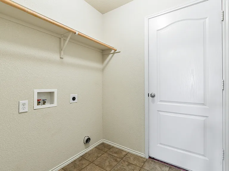 3917 Mantis St — Photo 22