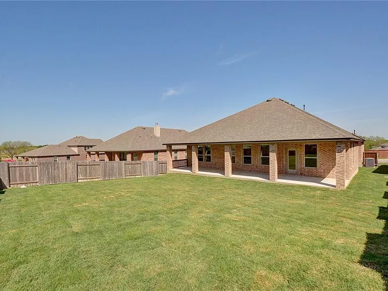 3105 Maurine Dr — Photo 32