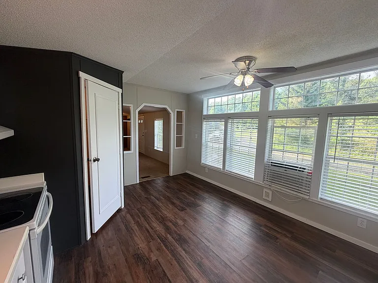2476 Cunningham Rd — Photo 9