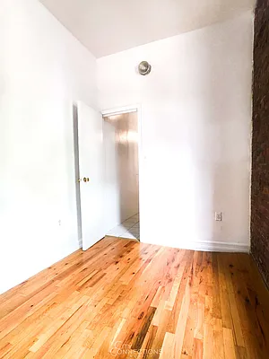 Rented by City Connections Realty | media 32