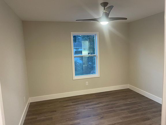 5th image of 129 Scatterfoot Dr