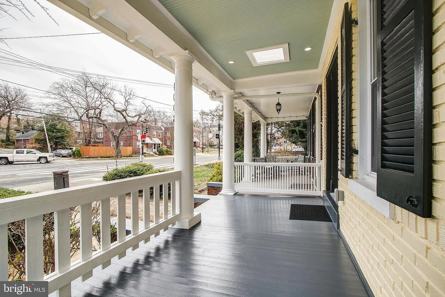 4 bed, 3.5 bath, 2304 sqft, $4,500 — Photo 3