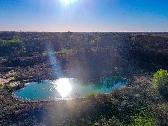 5th image of 1116 Lowrance Rd