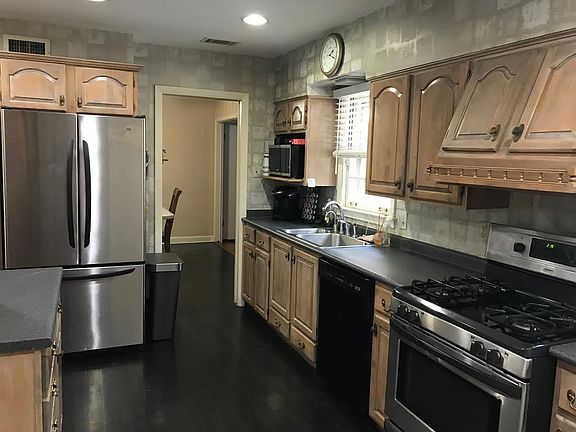 2nd image of 5449 Laurie Ln