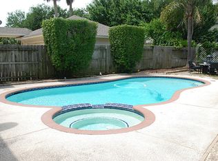 2048 Barrington Pointe Dr, League City, TX 77573