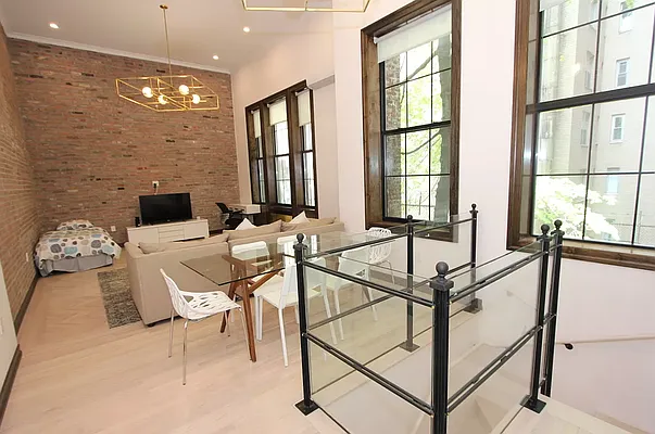 Rented by REAL New York | media 24