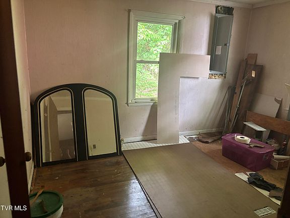 5th image of 141 Canter Rd