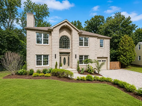 10 Elmwood Ct, Livingston, NJ 07039