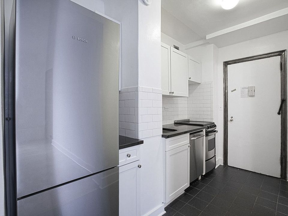 1st image of 307 E 44th St APT 701