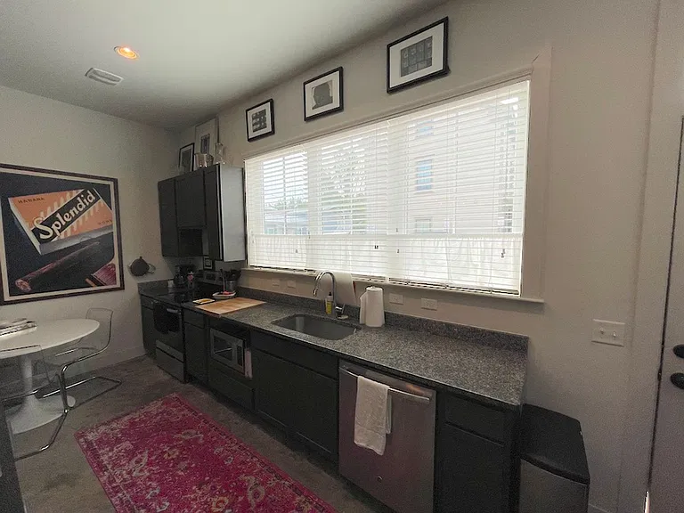 1212 E Broad St — Photo 26