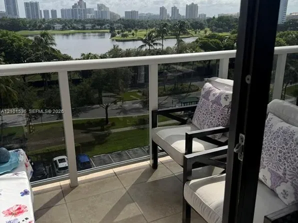 3675 N Country Club Dr, Aventura, FL