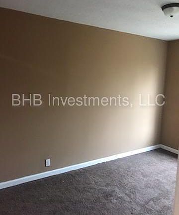 3rd image of 441 N Oakland Ave