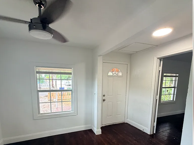 8922 Lynn Ave — Photo 1