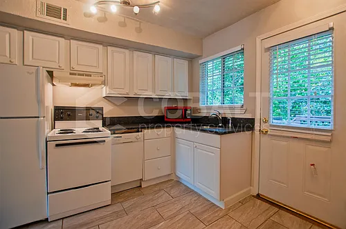 493 N Highland Ave NE #30 Photo 1
