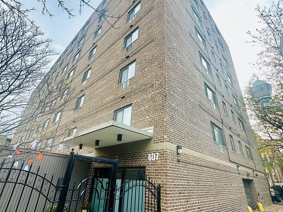 1st image of 607 W Wrightwood Ave APT 701