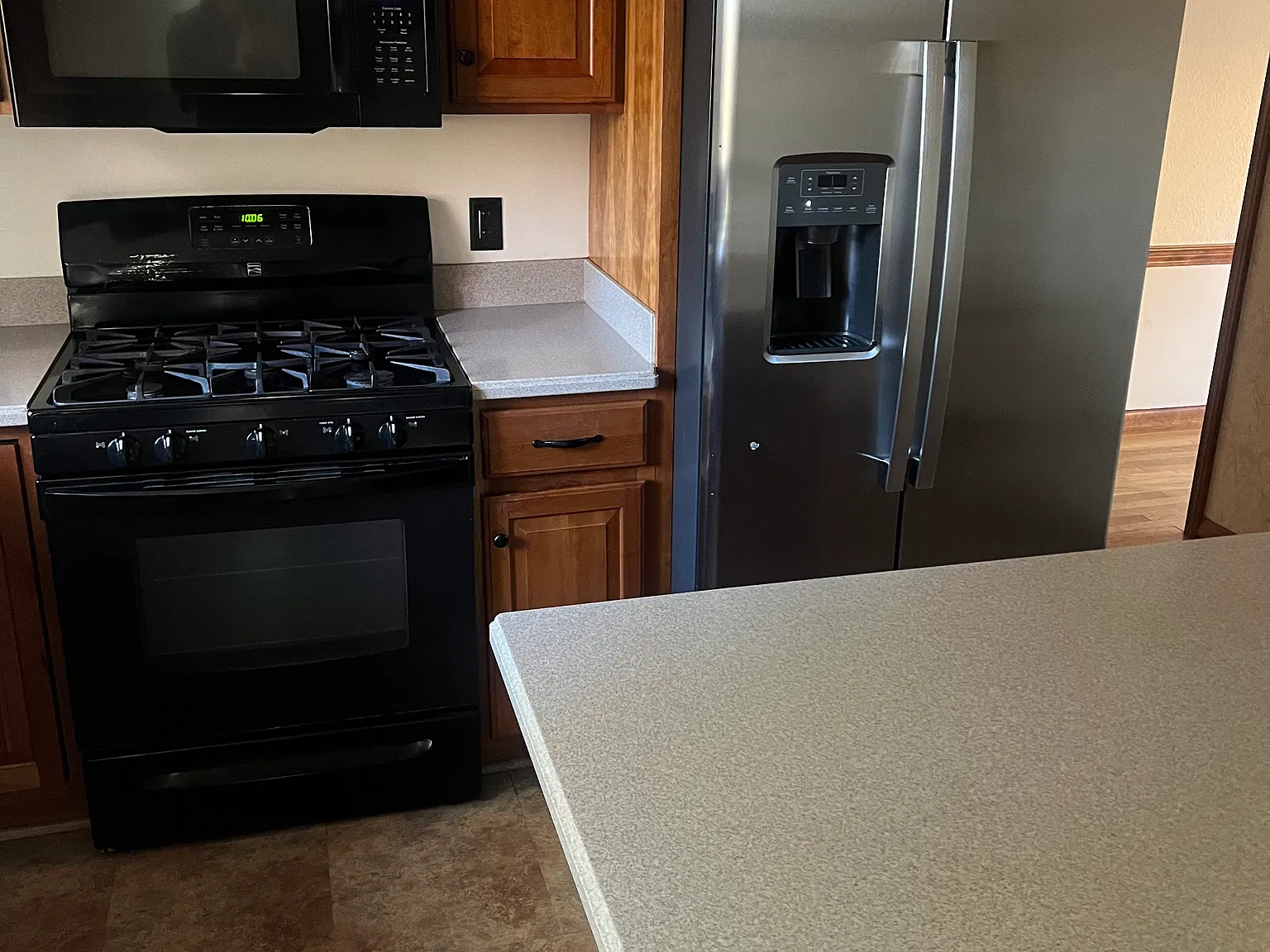 4 bed, 1832 sqft, $4,200 — Photo 3