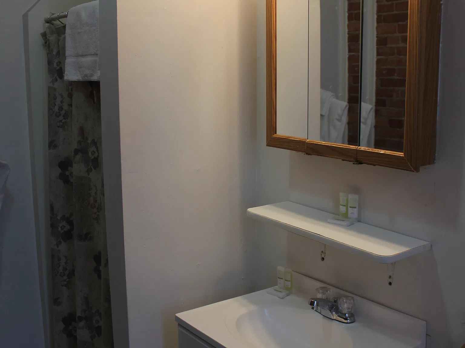 1 bed, 700 sqft, $1,600 — Photo 4