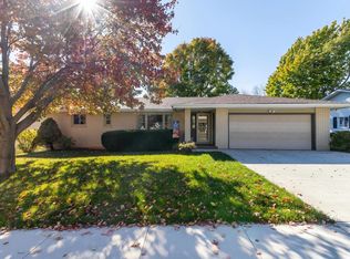 3962 Aurora St, Dubuque, IA 52002