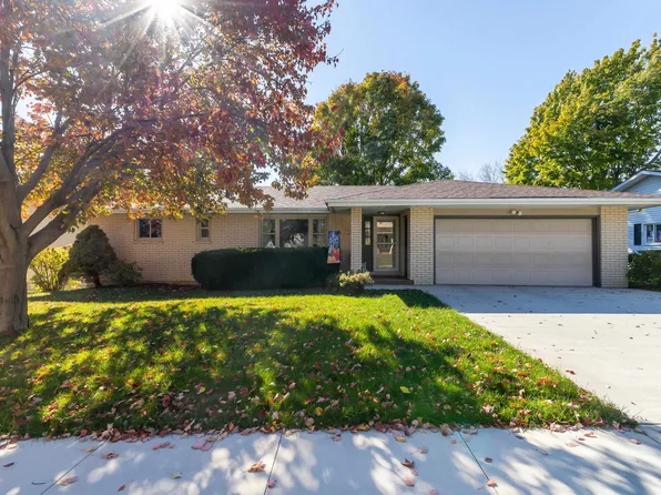 3962 Aurora St, Dubuque, IA 52002