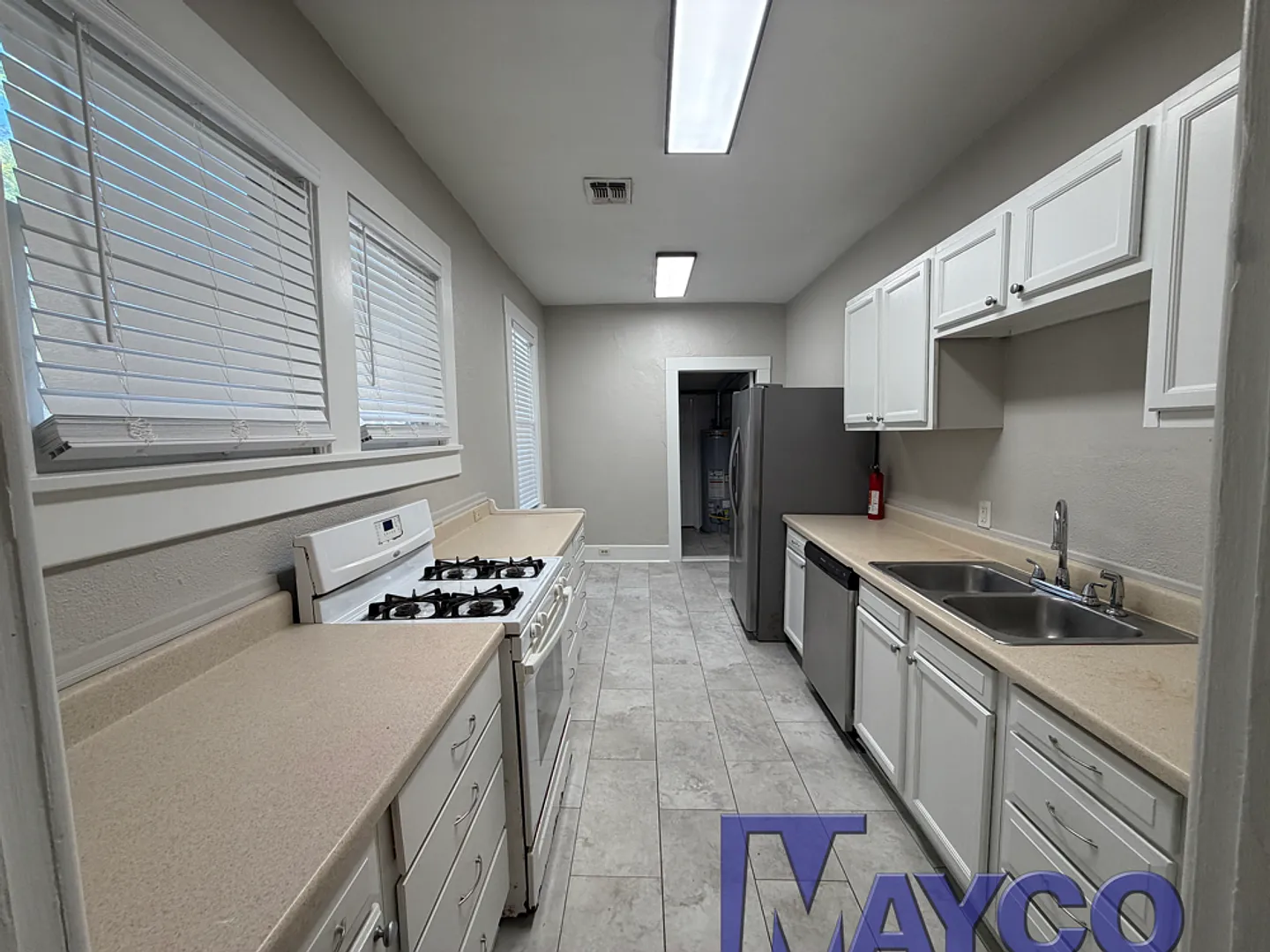 3 bedroom 2 bath house in Highland! — Photo 2