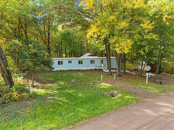 3rd image of 25261 Maple Tree Ln