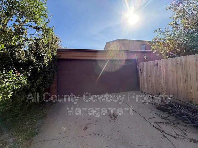 328 Stuart St — Photo 25