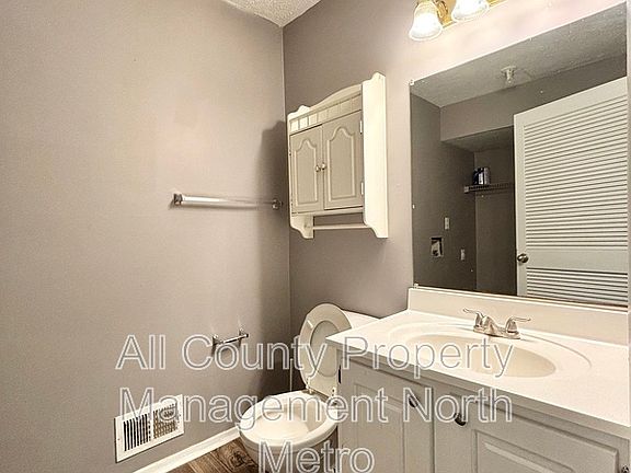 5th image of 2241 Highpoint Rd