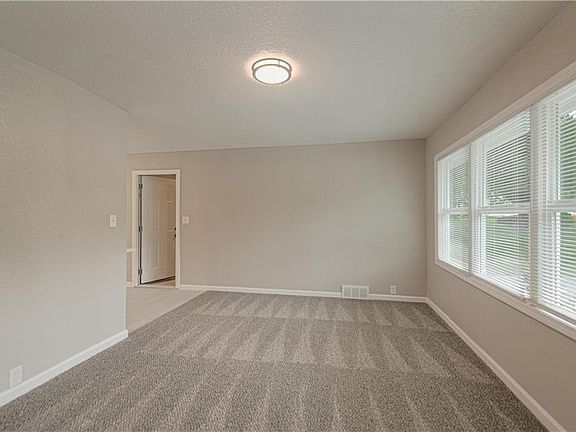 3rd image of 7003 E 112th St