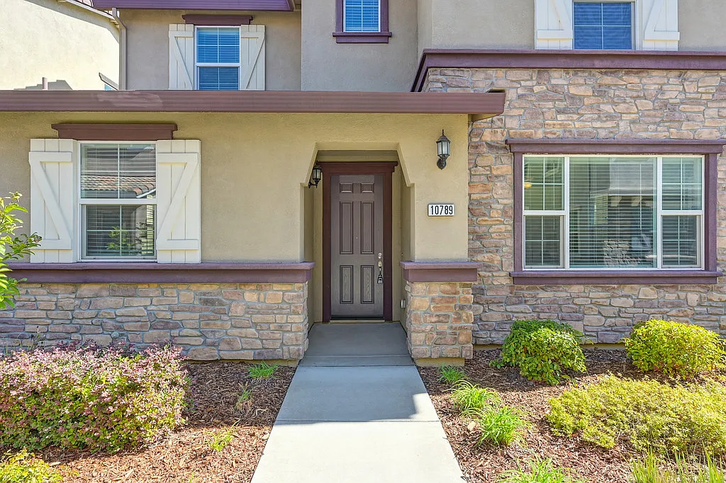 3 bed, 1684 sqft, $2,850 — Photo 2