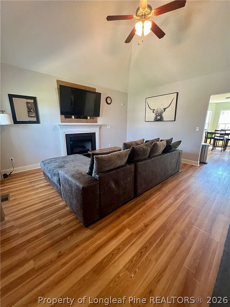 3 bed, 2.0 bath, 1226 sqft, $1,700 — Photo 2
