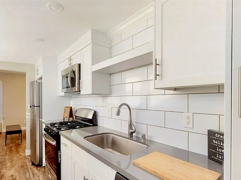 Cottage Style Studio in North Park — Photo 1