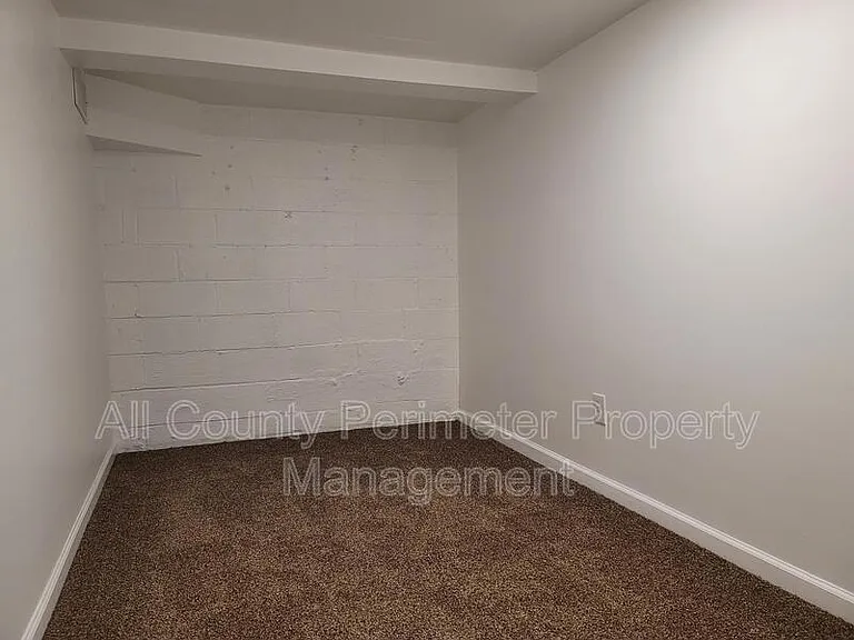 4336 Hickory Wood Ln #B — Photo 8