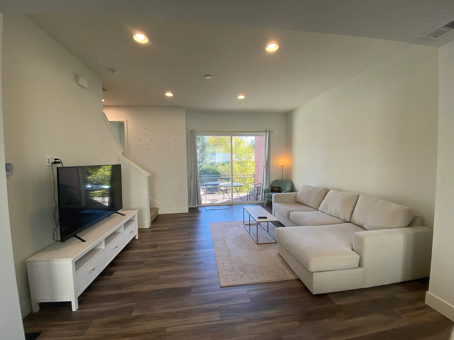 2 bed, 2.5 bath, 1566 sqft, $3,000 — Photo 2