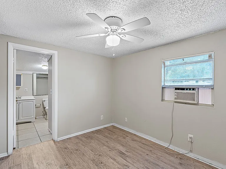 8724 N Tampa St — Photo 18