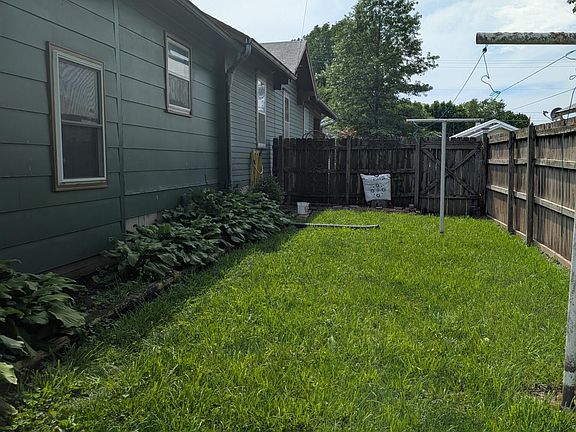5th image of 530 N Lyon Ave