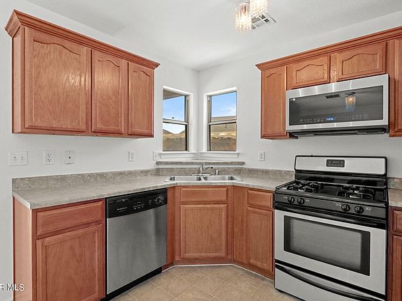 4th image of 13911 Vaquero Rock Dr
