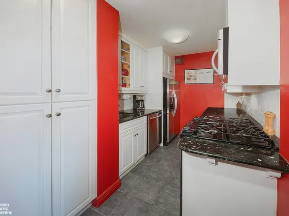 300 East 71st Street image 4 of 8